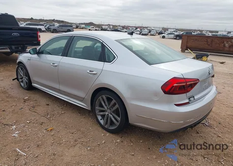 2017 Volkswagen Passat 1.8T R-Line z USA, uszkodzony, nr VIN 1VWDT7A39HC018921